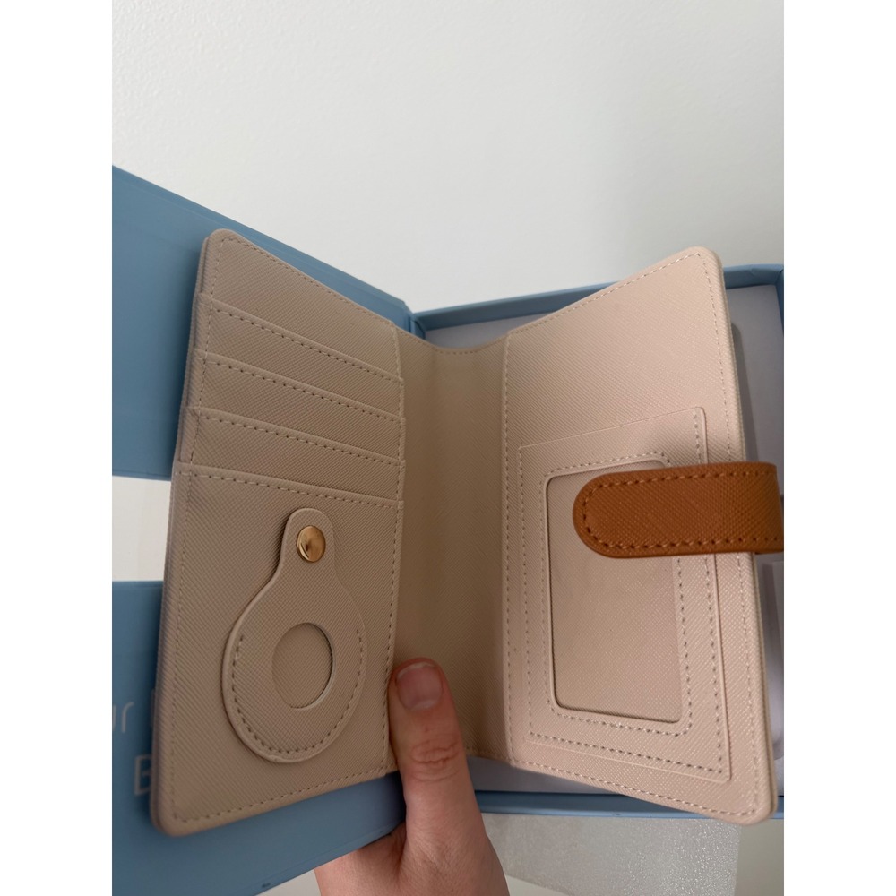Adventure Goods The Passport Wallet – ivory – New - Picture 5 of 7